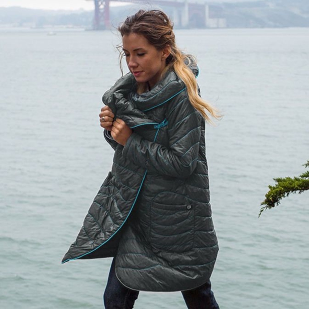Betabrand | Gray w/ Turquoise Rumpl Wrap Blanket